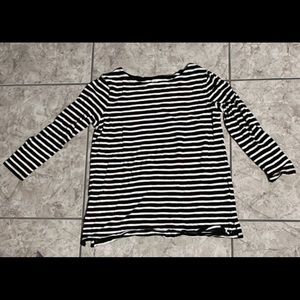 Black and white shirt 🫶 100% cotton!